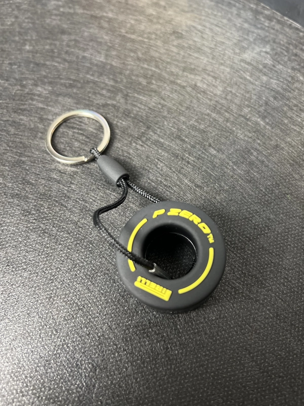 Брелок на ключи "Шина Pirelli"