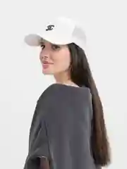 Белый бейсболка женская с логотипом