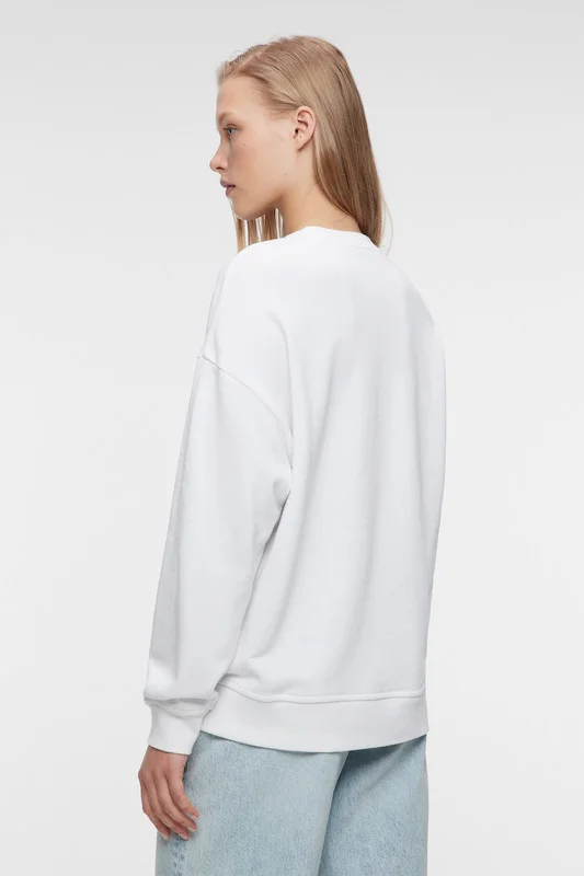 Белый свитшот oversize хлопковый из футера с принтом-вышивкой женский Befree