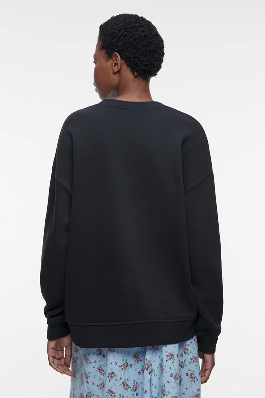 Белый свитшот oversize хлопковый из футера с принтом-вышивкой женский Befree