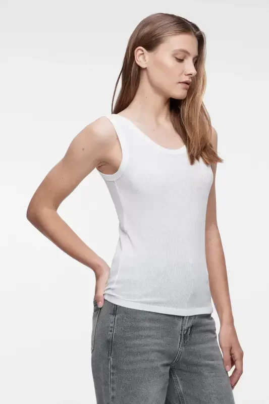 Белый майка slim вискозная на широких бретелях женская Befree