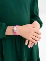 Розовый детский пластиковый браслет с единорогом