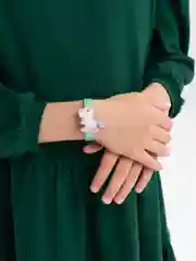 Салатовый детский пластиковый браслет с единорогом