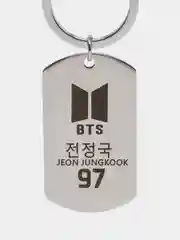 Брелок BTS, подвеска-жетон металлический для ключей с лазерной гравировкой