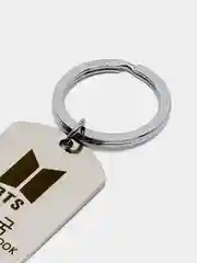 Брелок BTS, подвеска-жетон металлический для ключей с лазерной гравировкой