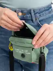 Белый сумка женская через плечо холщовая с принтом мордочкой и боковым карманом