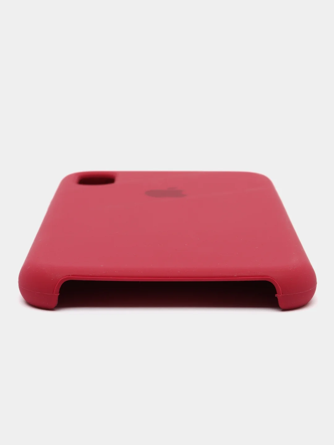 Красный чехол на iPhone XS