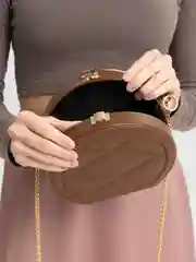 Коричневый сумка женская, круглая, через плечо