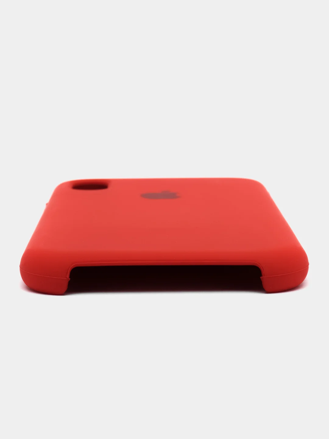 Красный чехол на iPhone XR