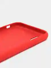Красный чехол на iPhone XR