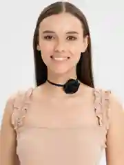 Атласной чокер на шею с розой, цветком