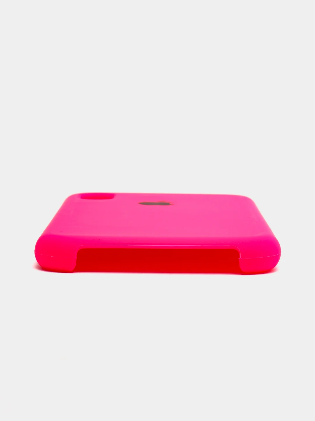 Розовый чехол на iPhone XR