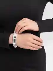 Белый кожаный браслет с металлической вставкой, для мужчин