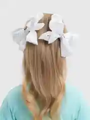 Белый заколки с бантиками