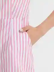 Розовый платье