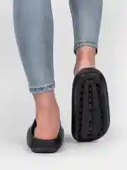 Черный сланцы женские, на высокой подошве