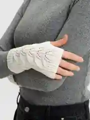 Молочный рукава-митенки, вязаные, женские