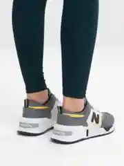 Кроссовки женские, спортивные