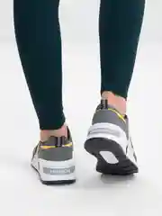 Кроссовки женские, спортивные