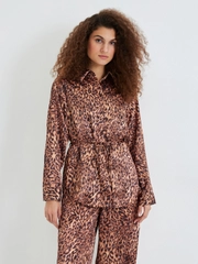 Блузка oversize женская с леопардовым принтом и поясом
