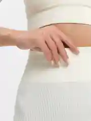 Белый спортивный женский комплект: шорты и топ