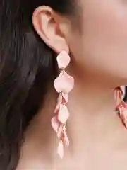 Лайм серьги длинные rose petal, вечерние серьги с лепестками