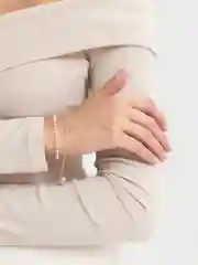 Золотой браслет-цепь с искусственным жемчугом