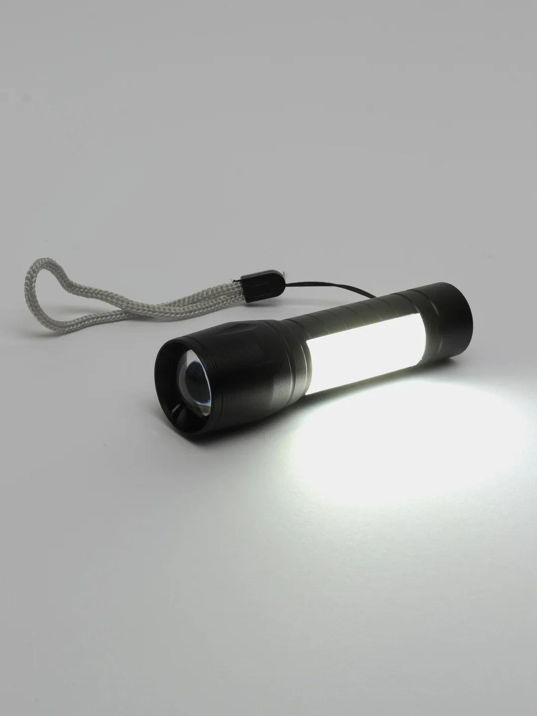 Ручной компактный фонарь от SimpleShop с регулировкой угла свечения, стробоскопом, USB