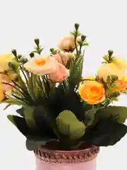 Красный ваза с цветами /цветы /цветочный декор