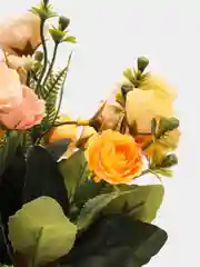 Красный ваза с цветами /цветы /цветочный декор