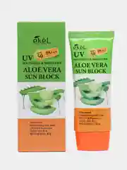 Салатовый крем солнцезащитный Ekel Soothing & Moisture Sun Block SPF50/PA+++ 70 мл