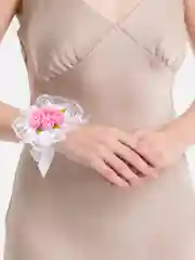Белый бутаньерка для подружек невесты