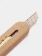 Бежевый канцелярский нож