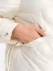 Белый пуховик женский