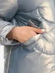 Серый металлик пуховик женский