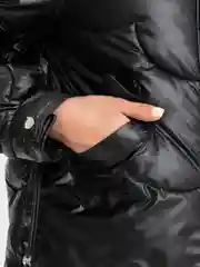 Черный пуховик женский