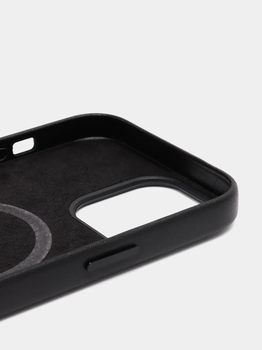Черный чехол MagSafe для iPhone 13 Pro Max кожаный BROSCORP с защитой камер, микрофиброй, экокожа