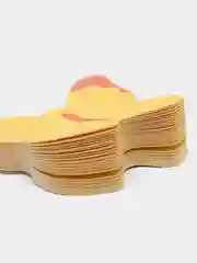 Желтый бумага для заметок с клеевым краем