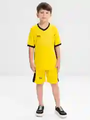 Желтый футбольная форма