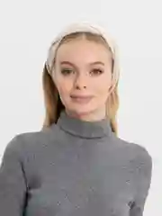 Белый вязаная повязка теплая на голову весенняя