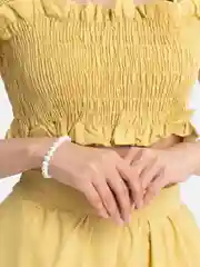 Белый комплект с жемчугом: серьги и браслет