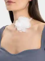 Белый чокер цветок на шею