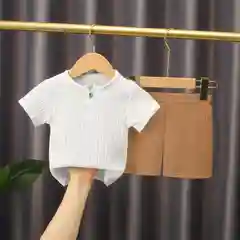 Разноцветный костюм футболка и шорты из муслина. Комплект на мальчика и девочку