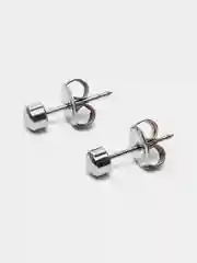 Серый металлик серьги-гвоздики из медицинской стали