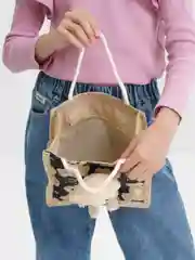 Черный шоппер с игрушкой, подарочная сумка
