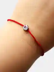 Браслет красная нить с камнем