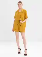 Желтый костюм летний: шорты, рубашка и топ