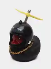 Шоколадный игрушка утка в шлеме и очках с пропеллером, в машину