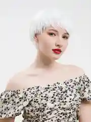 Белый парик короткий с челкой