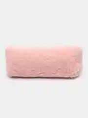 Белый пенал меховой лапка